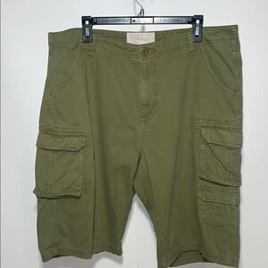 Olive Green Cargo Shorts with Durable Fabric